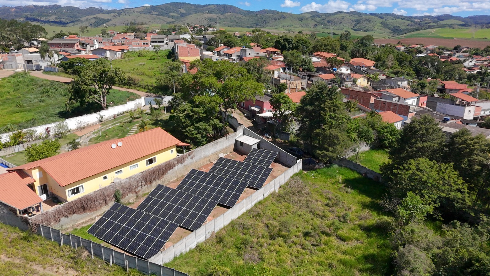 Usina solar de solo em área rural